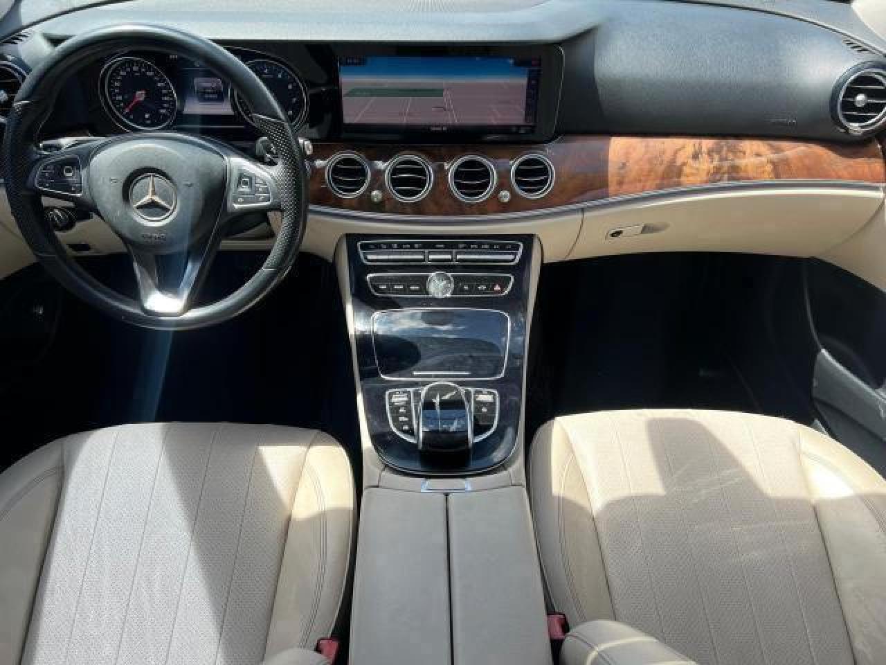 2018 Mercedes-Benz E 300 vin: WDDZF4JB8JA371664
