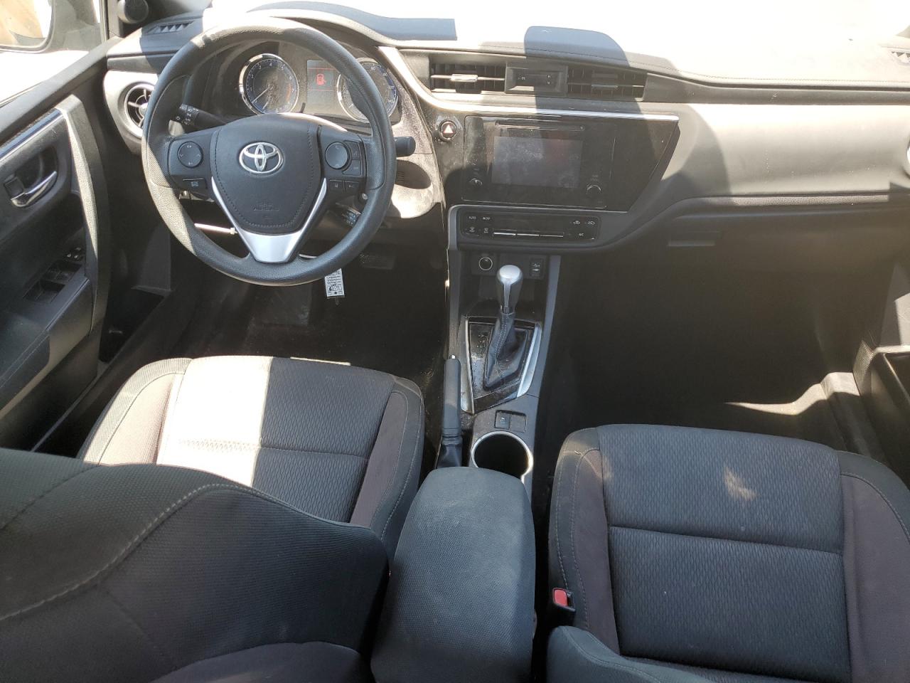 2018 Toyota Corolla L vin: 5YFBURHE3JP851637