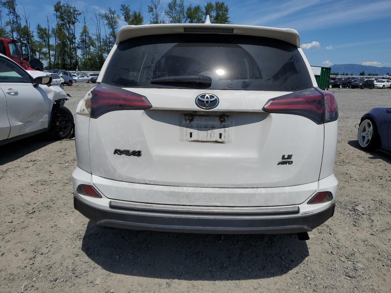 2T3BFREV8HW691852 2017 Toyota Rav4 Le