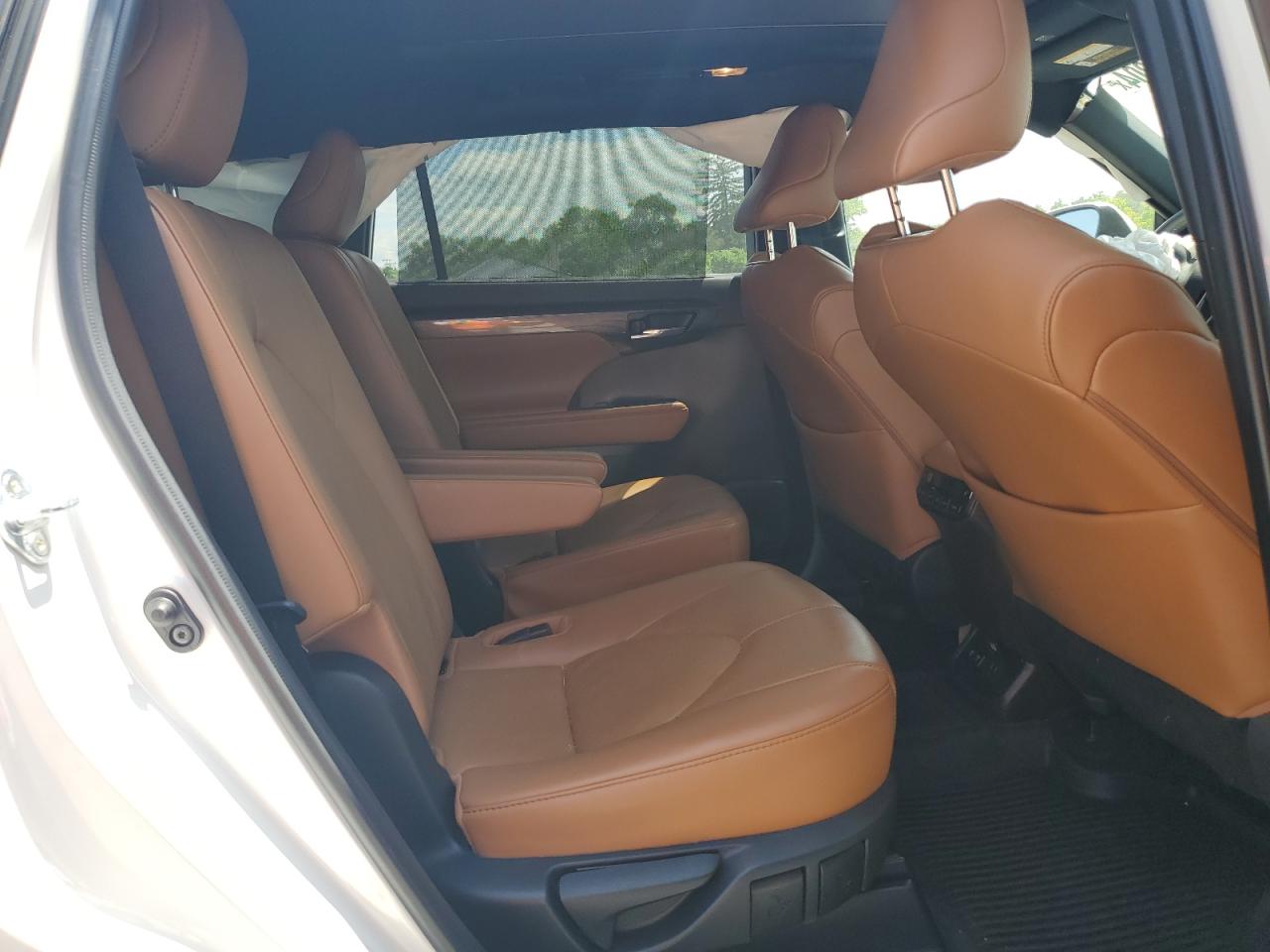 5TDFZRBH4MS136142 2021 Toyota Highlander Platinum