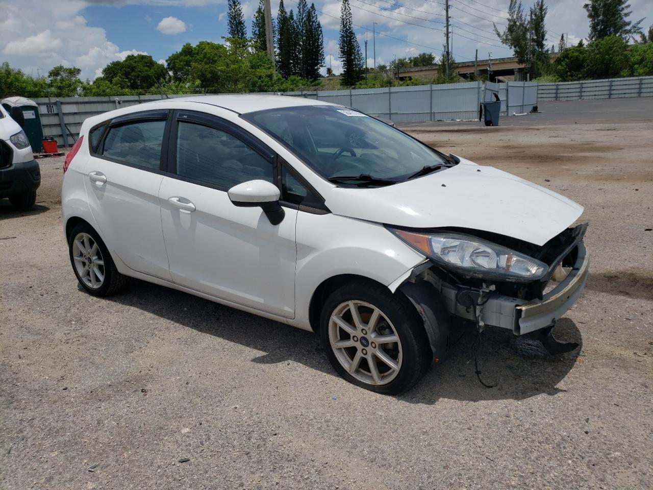 3FADP4EJ1KM136777 2019 Ford Fiesta Se