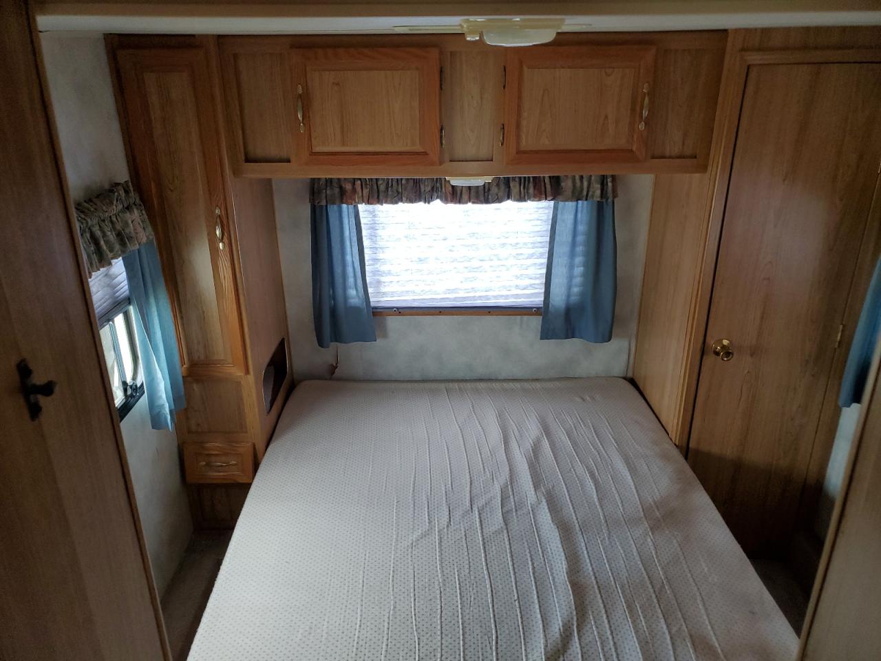 1FDKE30G1THB16303 1996 Ford Econoline E350 Cutaway Van