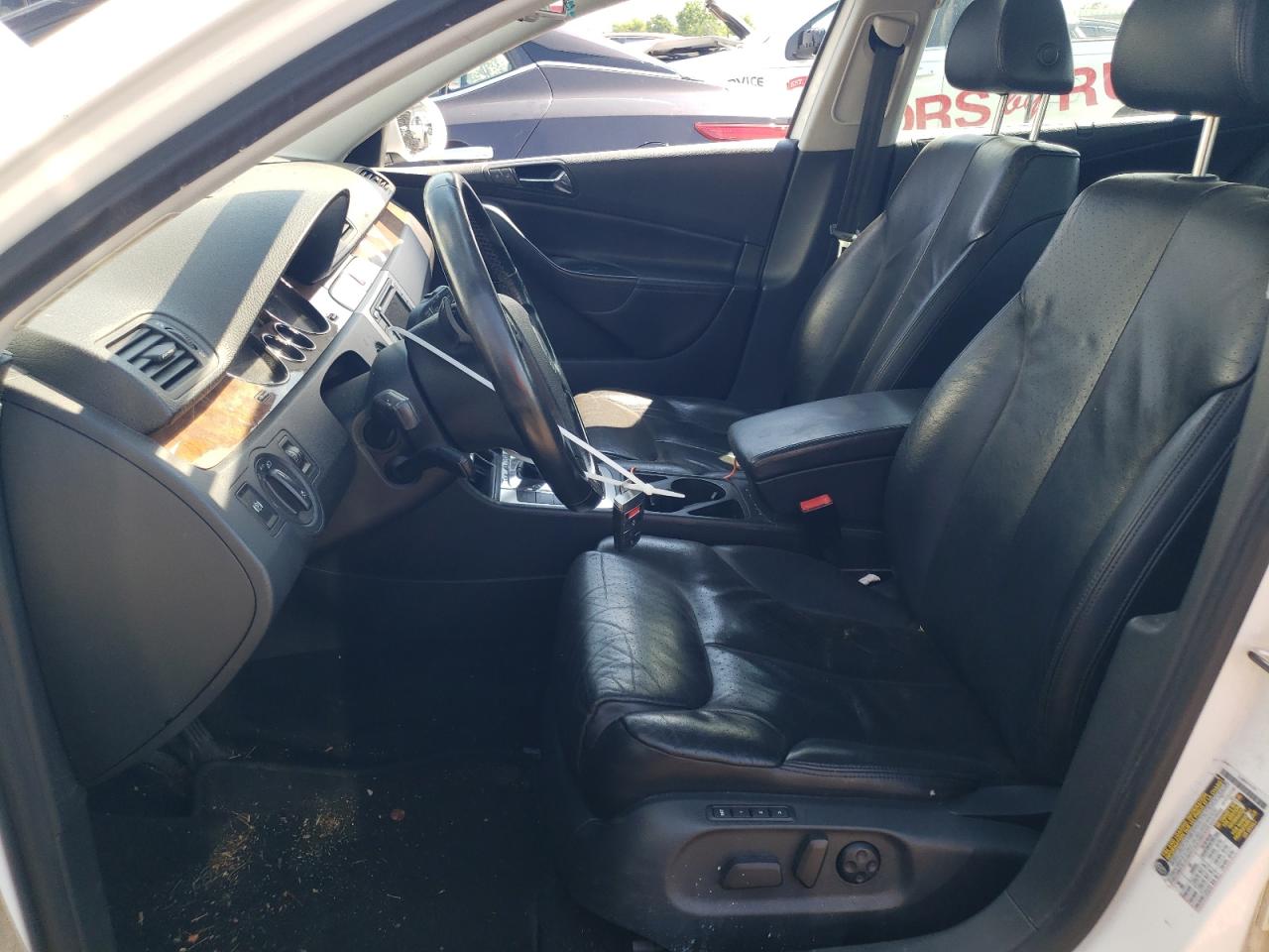 WVWEK73C48E143756 2008 Volkswagen Passat Lux