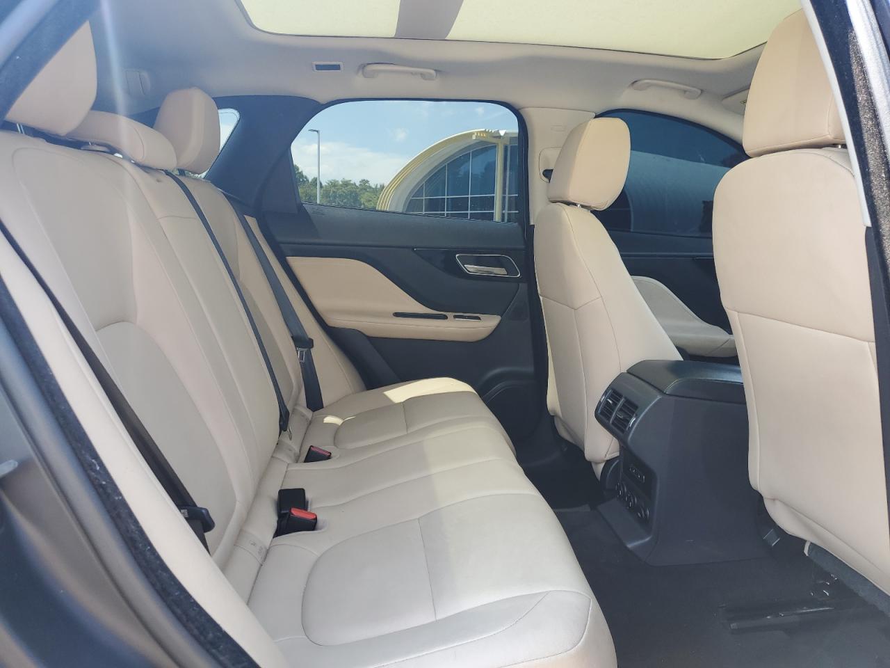 SADCJ2FX2JA257882 2018 Jaguar F-Pace Premium