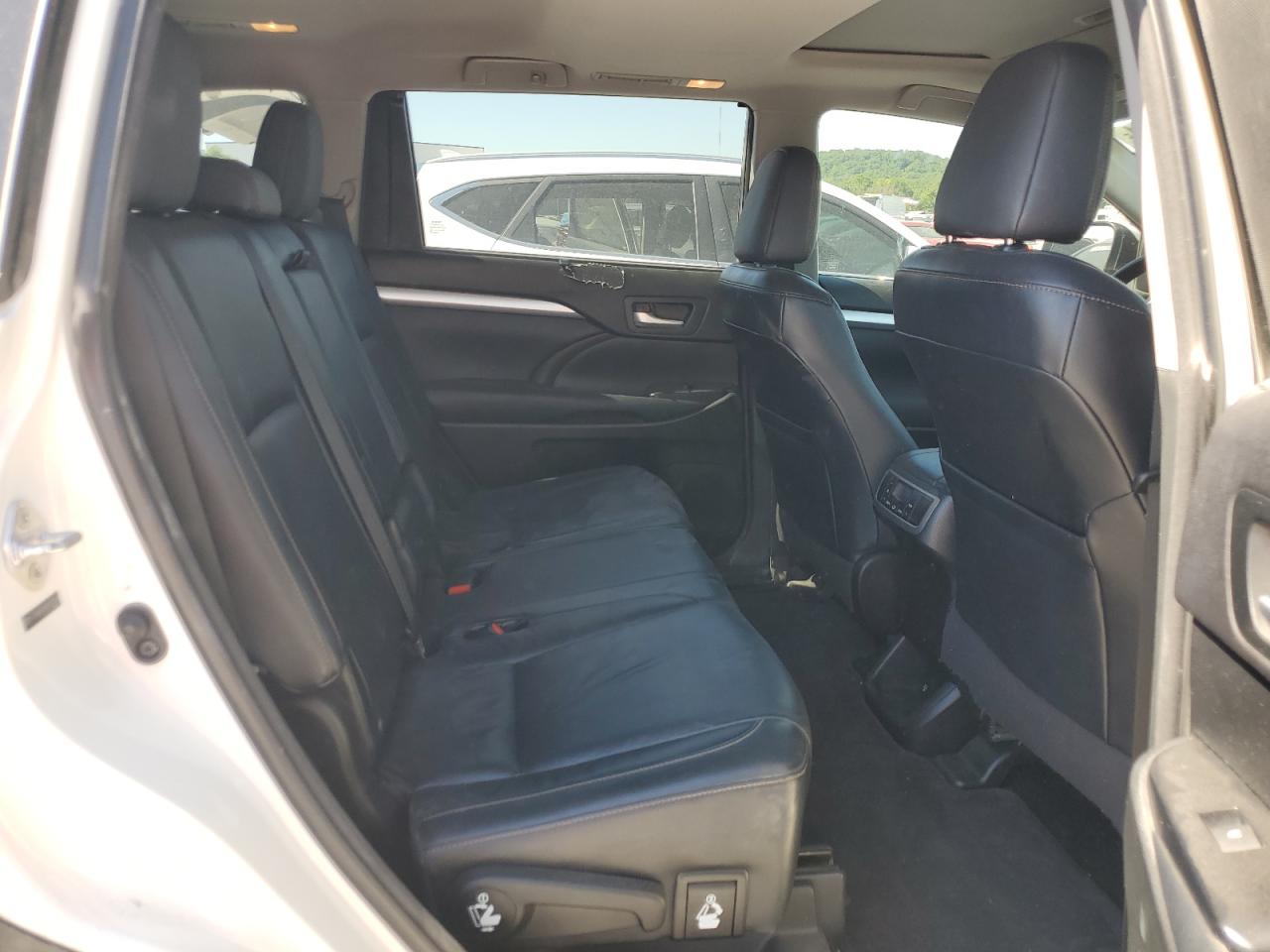 5TDKKRFH9ES022040 2014 Toyota Highlander Xle