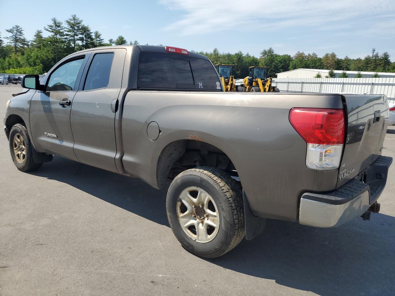 5TFUM5F17BX022056 2011 Toyota Tundra Double Cab Sr5