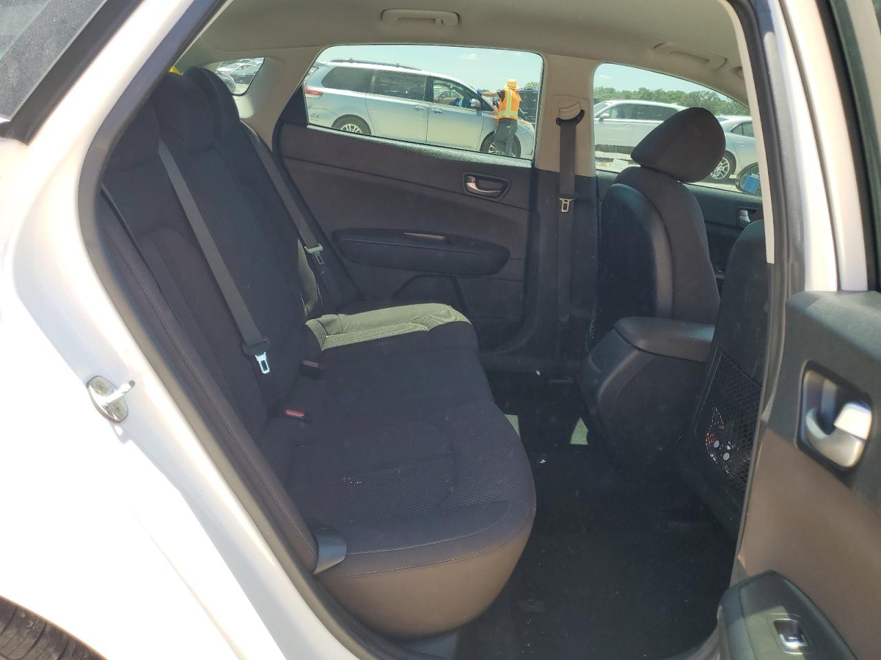 5XXGT4L32KG332607 2019 Kia Optima Lx