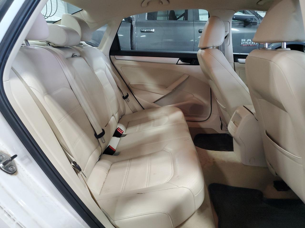 1VWBH7A31CC060453 2012 Volkswagen Passat Se