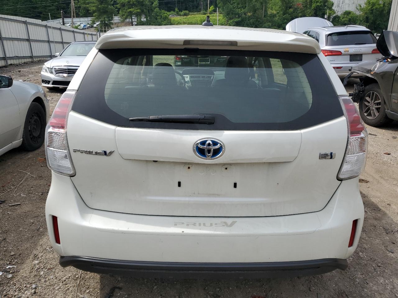 JTDZN3EU5HJ068306 2017 Toyota Prius V