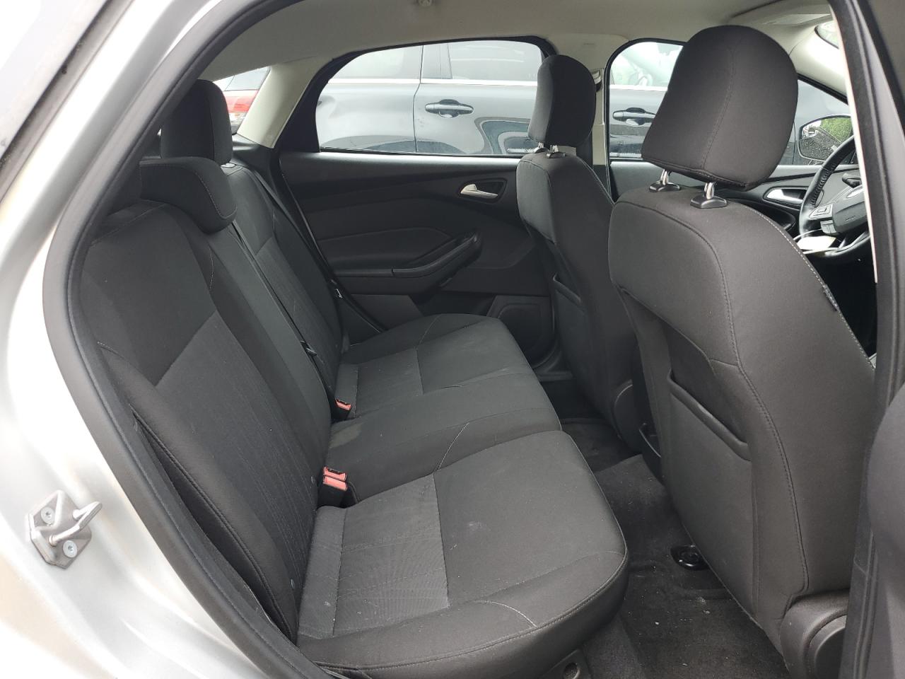 1FADP3K27FL272748 2015 Ford Focus Se