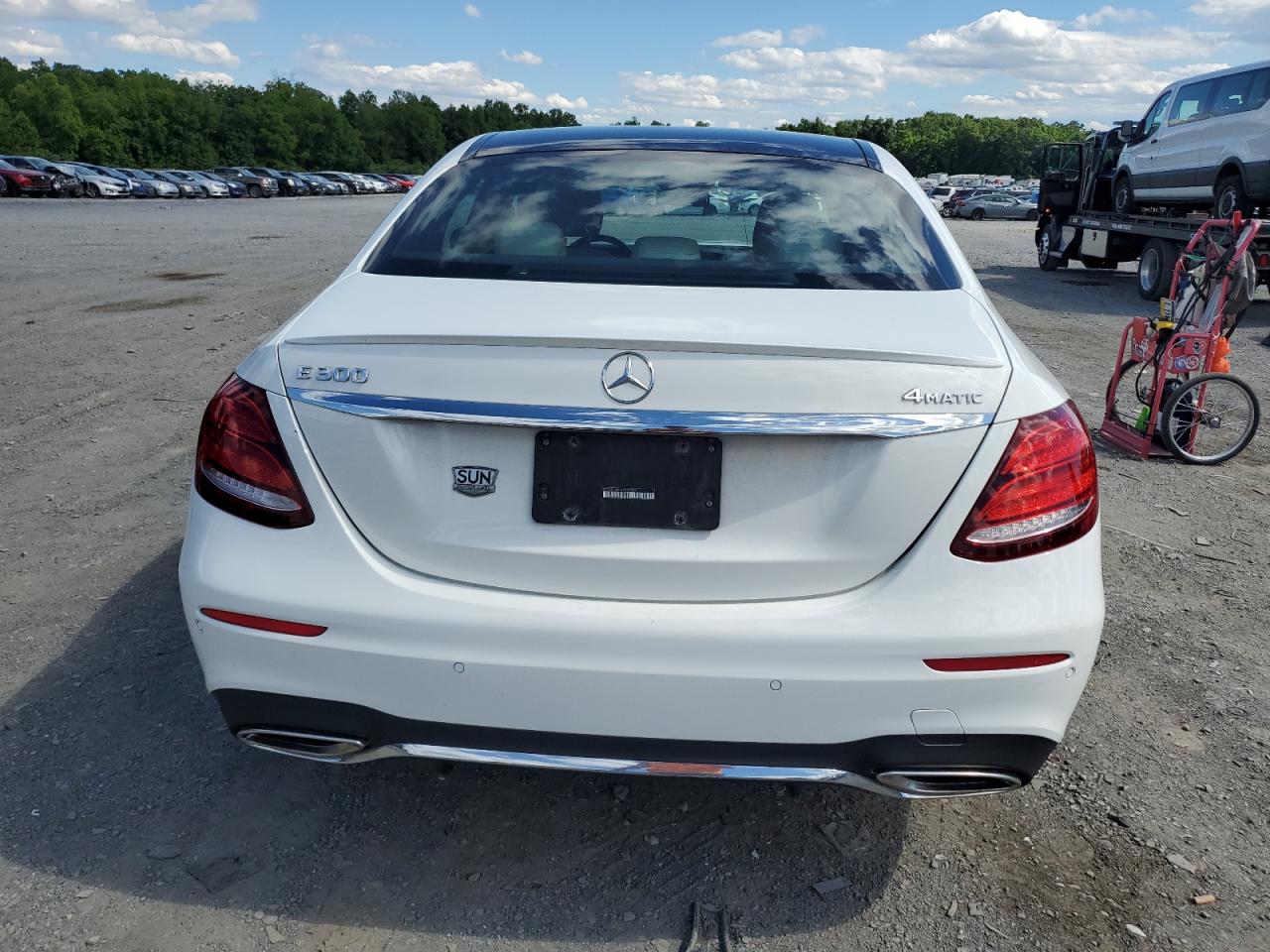 WDDZF4KB3JA363664 2018 Mercedes-Benz E 300 4Matic