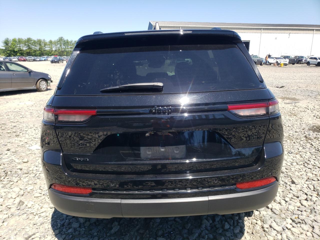 1C4RJHAG7PC570228 2023 Jeep Grand Cherokee Laredo