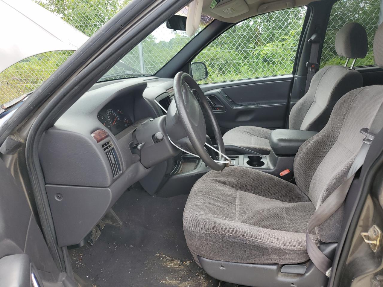 1J4GW48S8YC280099 2000 Jeep Grand Cherokee Laredo