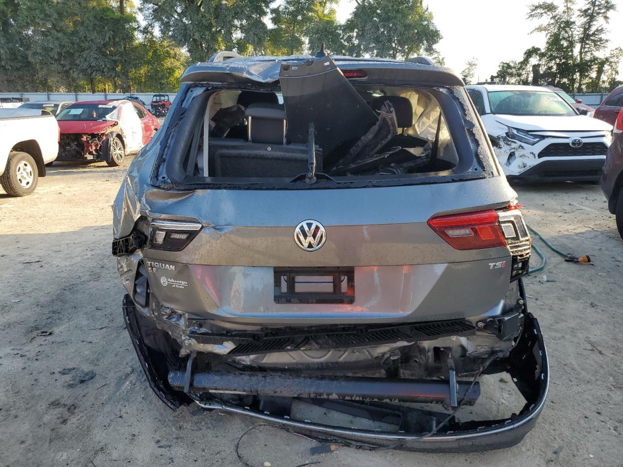 3VV3B7AX8JM184406 2018 Volkswagen Tiguan Se