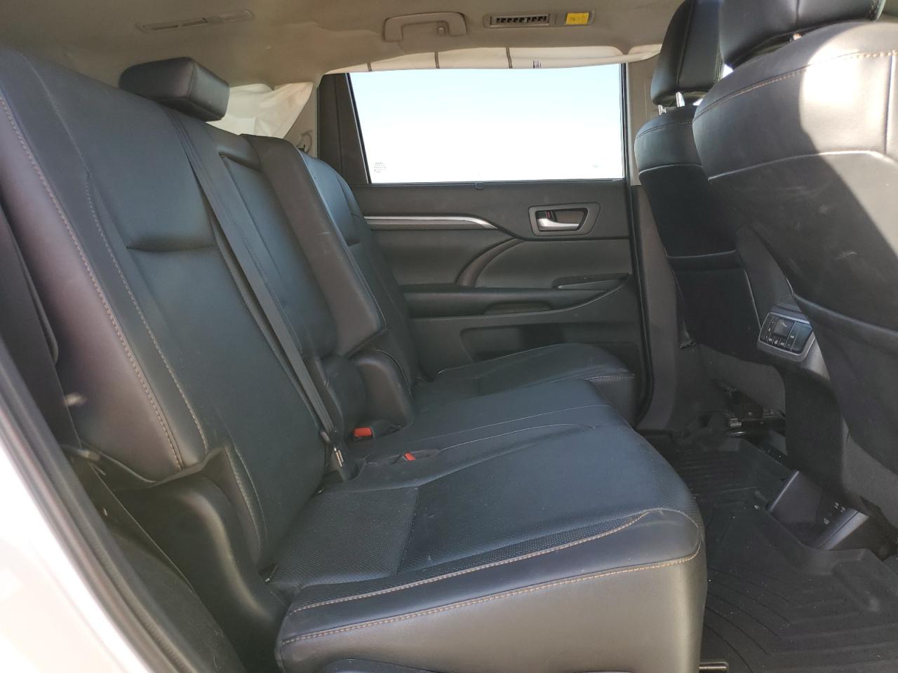 5TDDZRFH9KS991871 2019 Toyota Highlander Limited