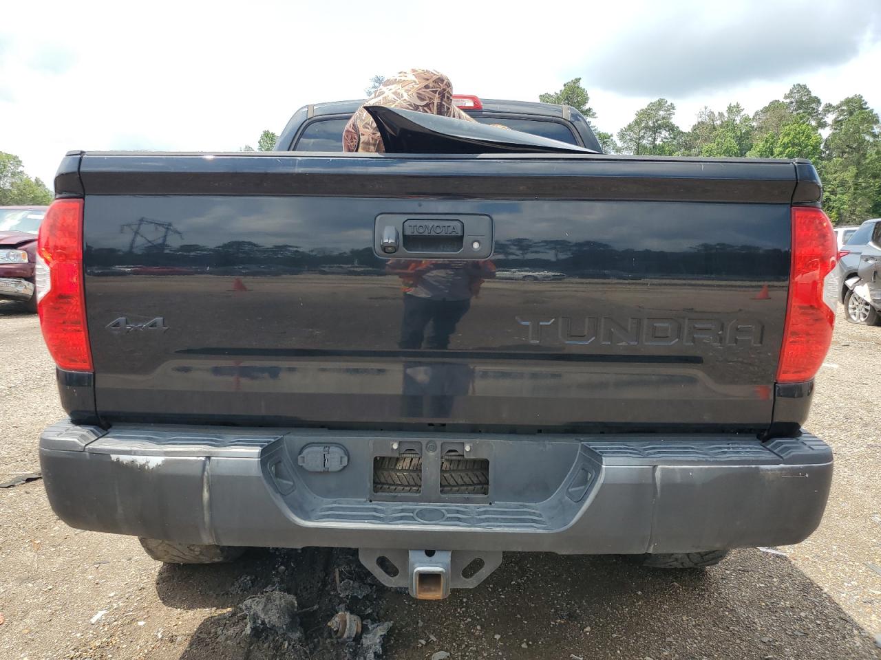 5TFDW5F12HX643398 2017 Toyota Tundra Crewmax Sr5