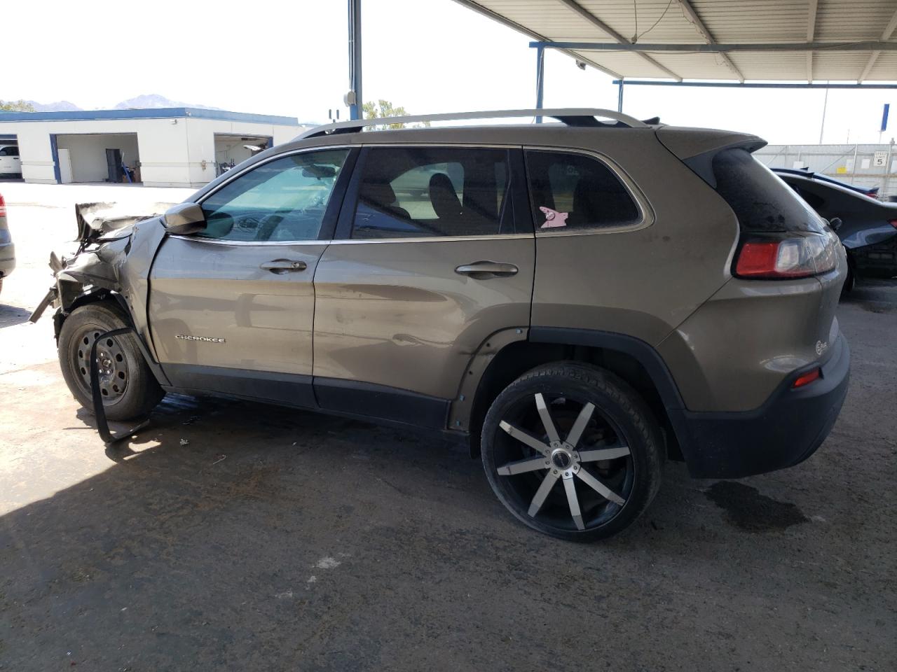 1C4PJLCB9KD159654 2019 Jeep Cherokee Latitude