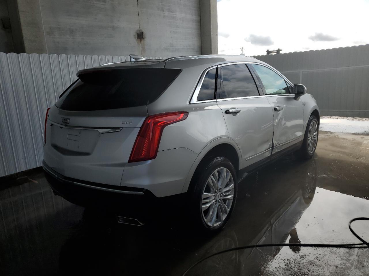 2018 Cadillac Xt5 Premium Luxury vin: 1GYKNERS0JZ131268