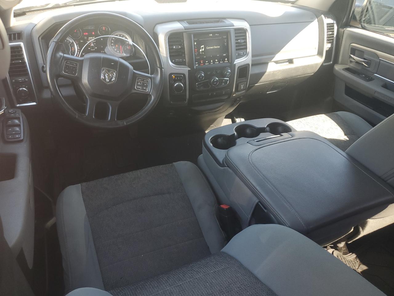 1C6RR6GG2KS618633 2019 Ram 1500 Classic Slt