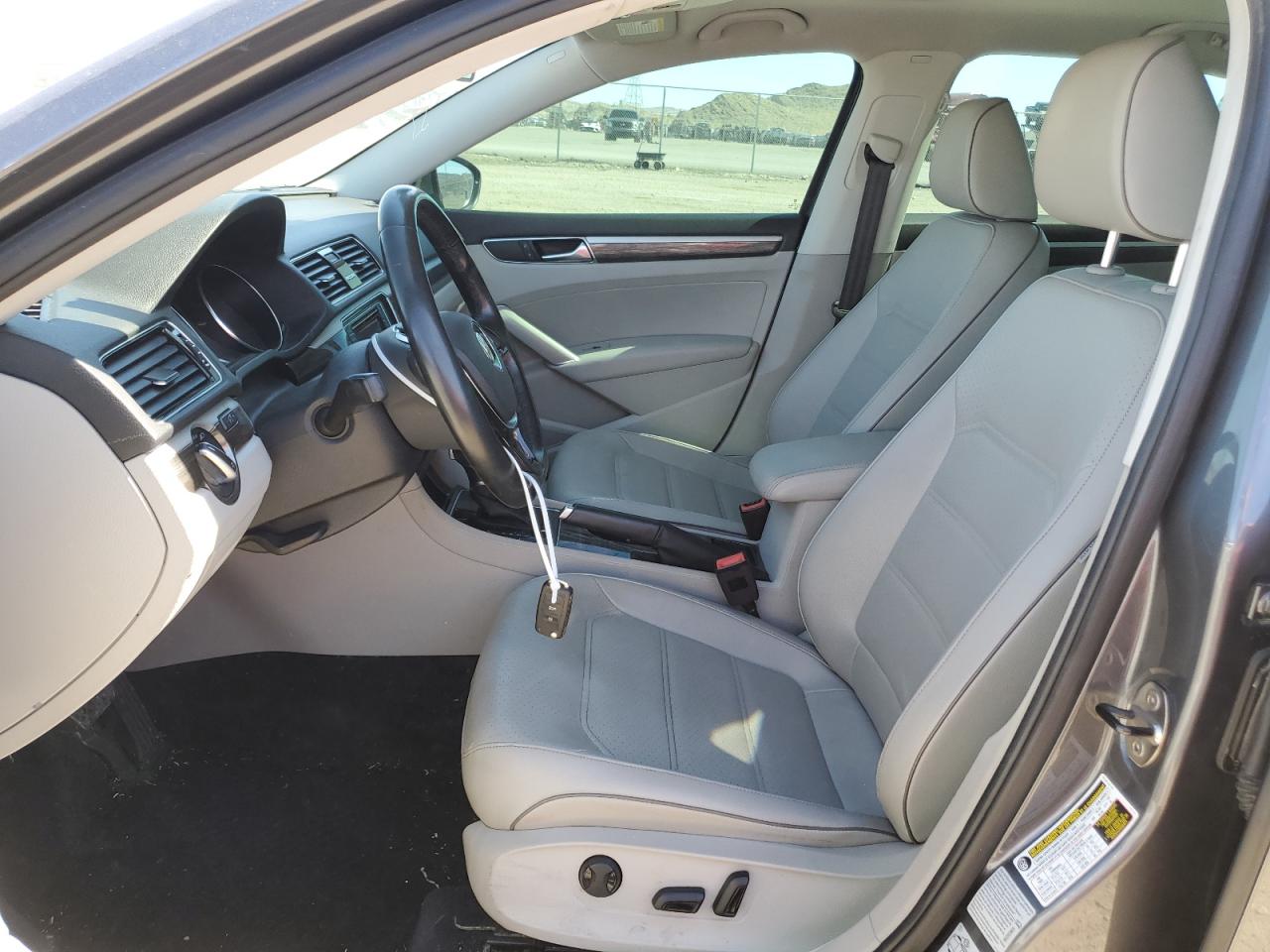 1VWBA7A39JC005993 2018 Volkswagen Passat Se