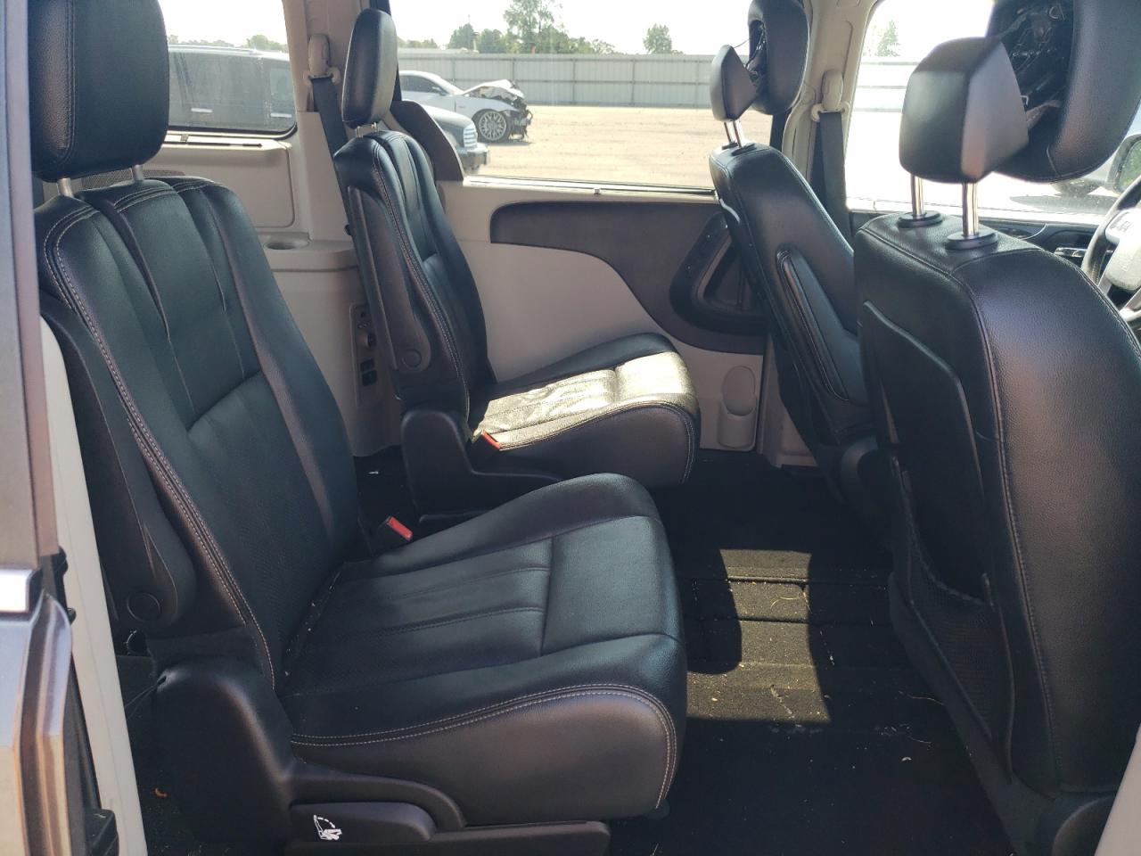 2C4RC1CG6GR261131 2016 Chrysler Town & Country Touring L