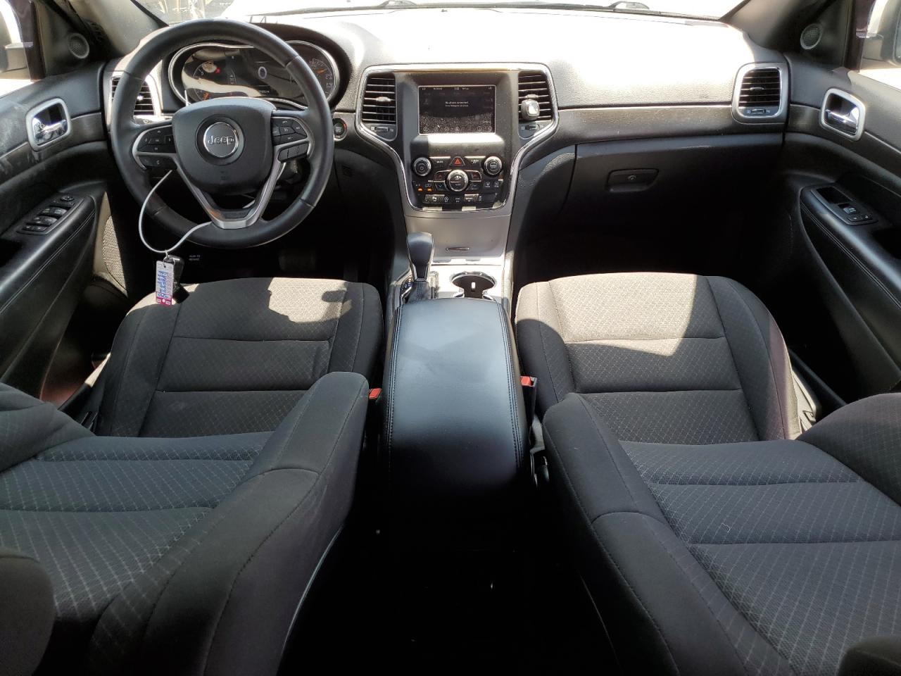 1C4RJFAG2JC244297 2018 Jeep Grand Cherokee Laredo