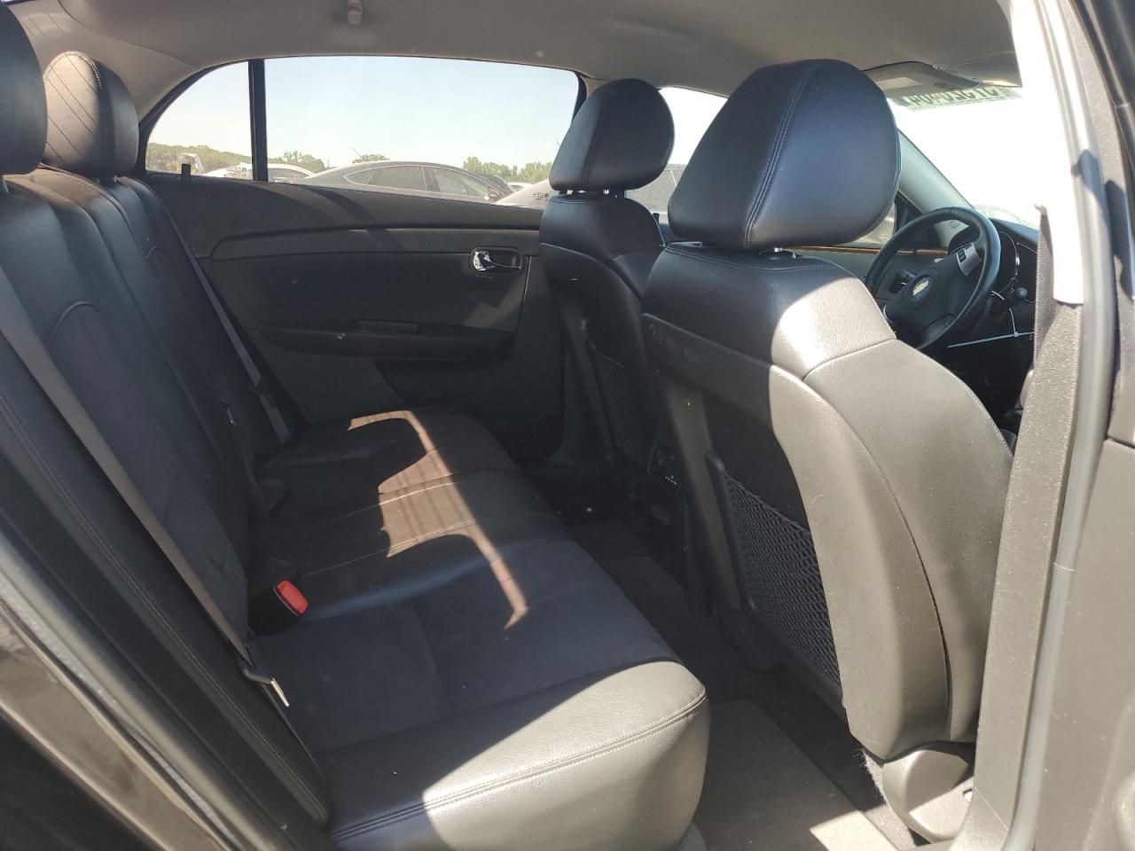 1G1ZD5E1XBF142701 2011 Chevrolet Malibu 2Lt