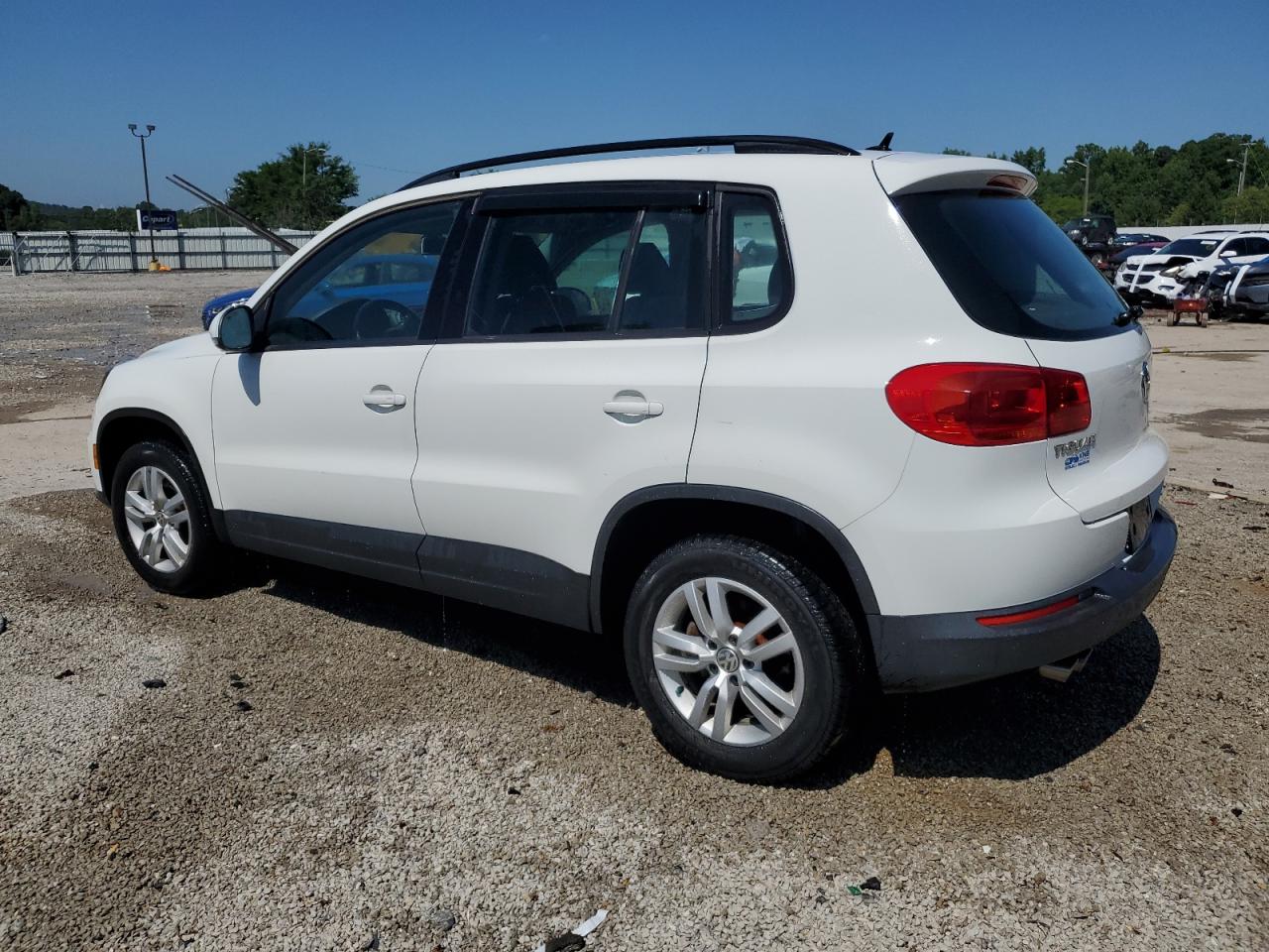 2016 Volkswagen Tiguan S vin: WVGAV7AX8GW531685