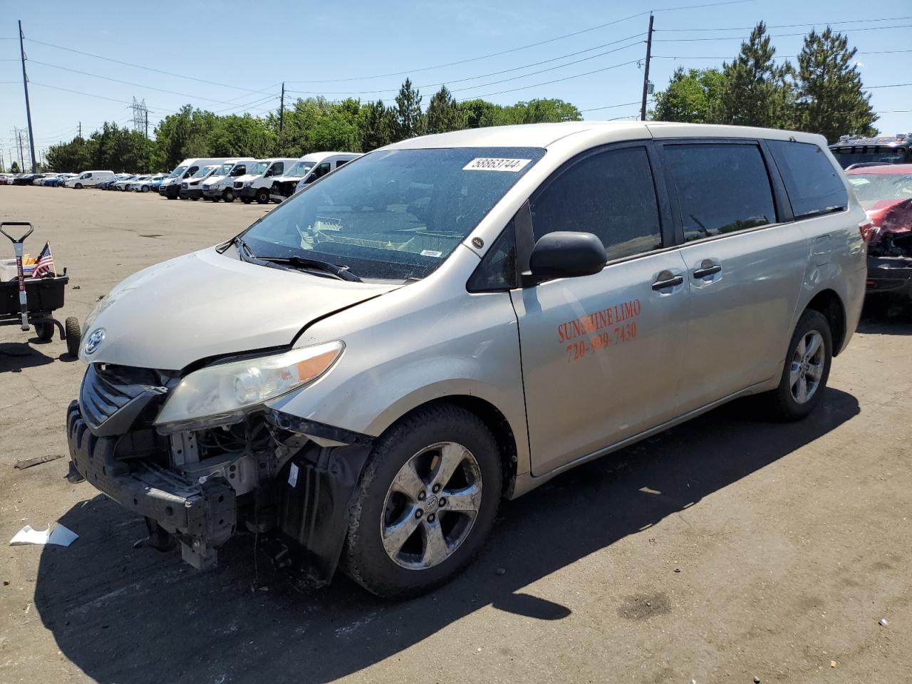 2016 Toyota Sienna vin: 5TDZK3DC2GS735108