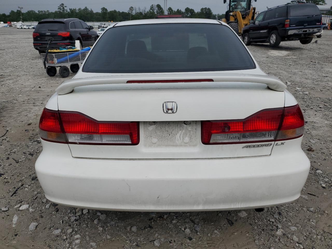 1HGCG564X1A095888 2001 Honda Accord Lx