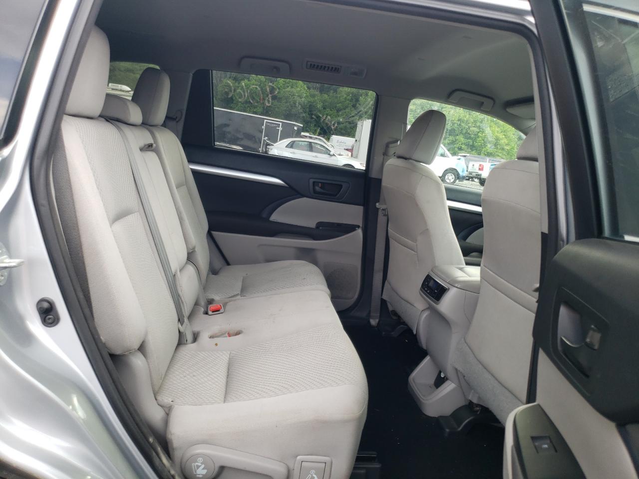 5TDBKRFH5FS081118 2015 Toyota Highlander Le