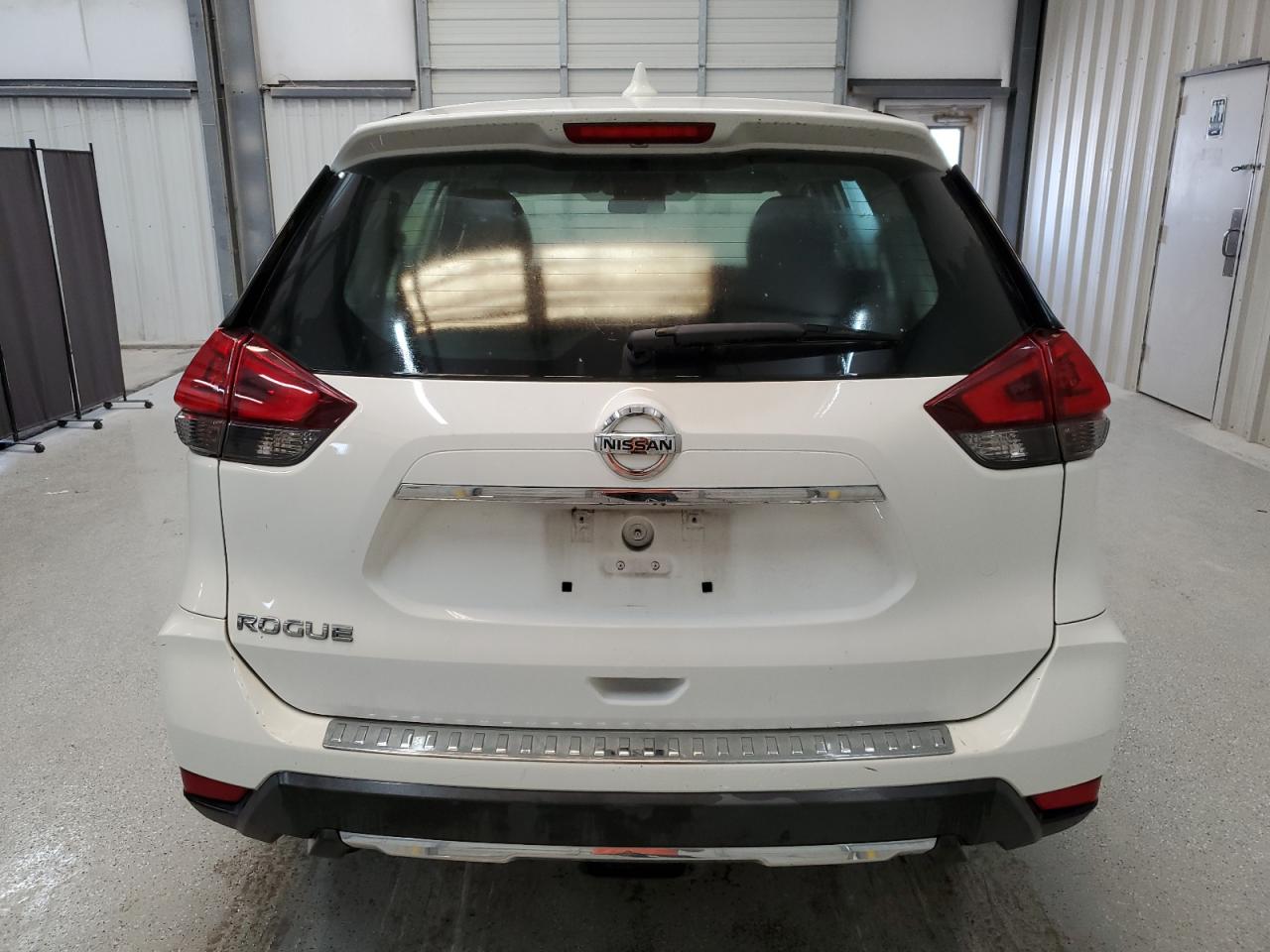 2018 Nissan Rogue S vin: 5N1AT2MT2JC775407