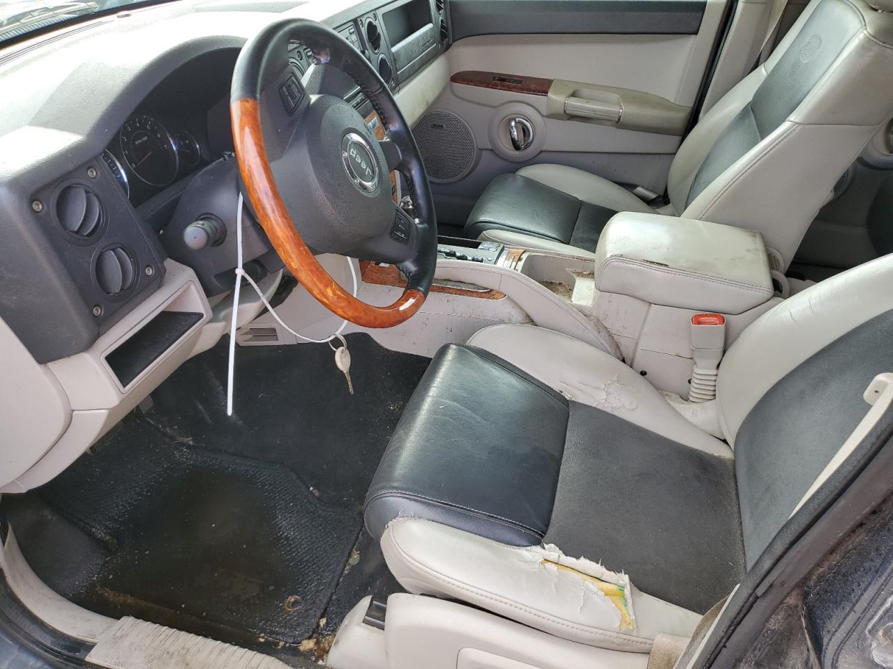 1J8HG68267C630842 2007 Jeep Commander Overland