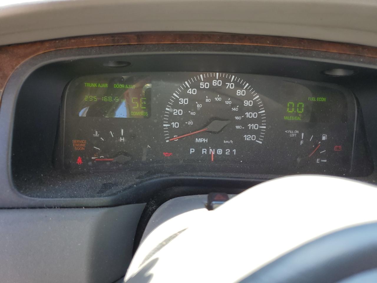 1LNHM81W71Y672824 2001 Lincoln Town Car Executive