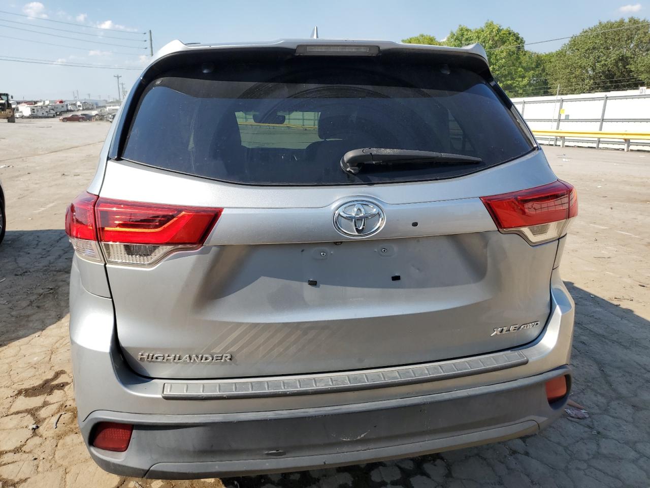 5TDJZRFH7HS376778 2017 Toyota Highlander Se