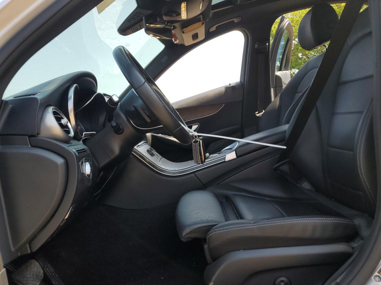 WDDWF8DB4KR516238 2019 Mercedes-Benz C 300