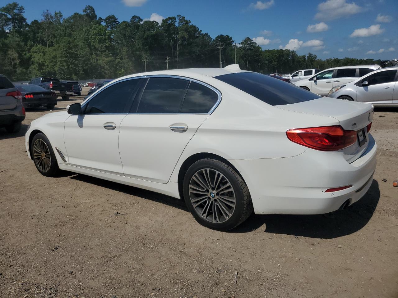 2018 BMW 530 Xi vin: WBAJA7C56JWA71462