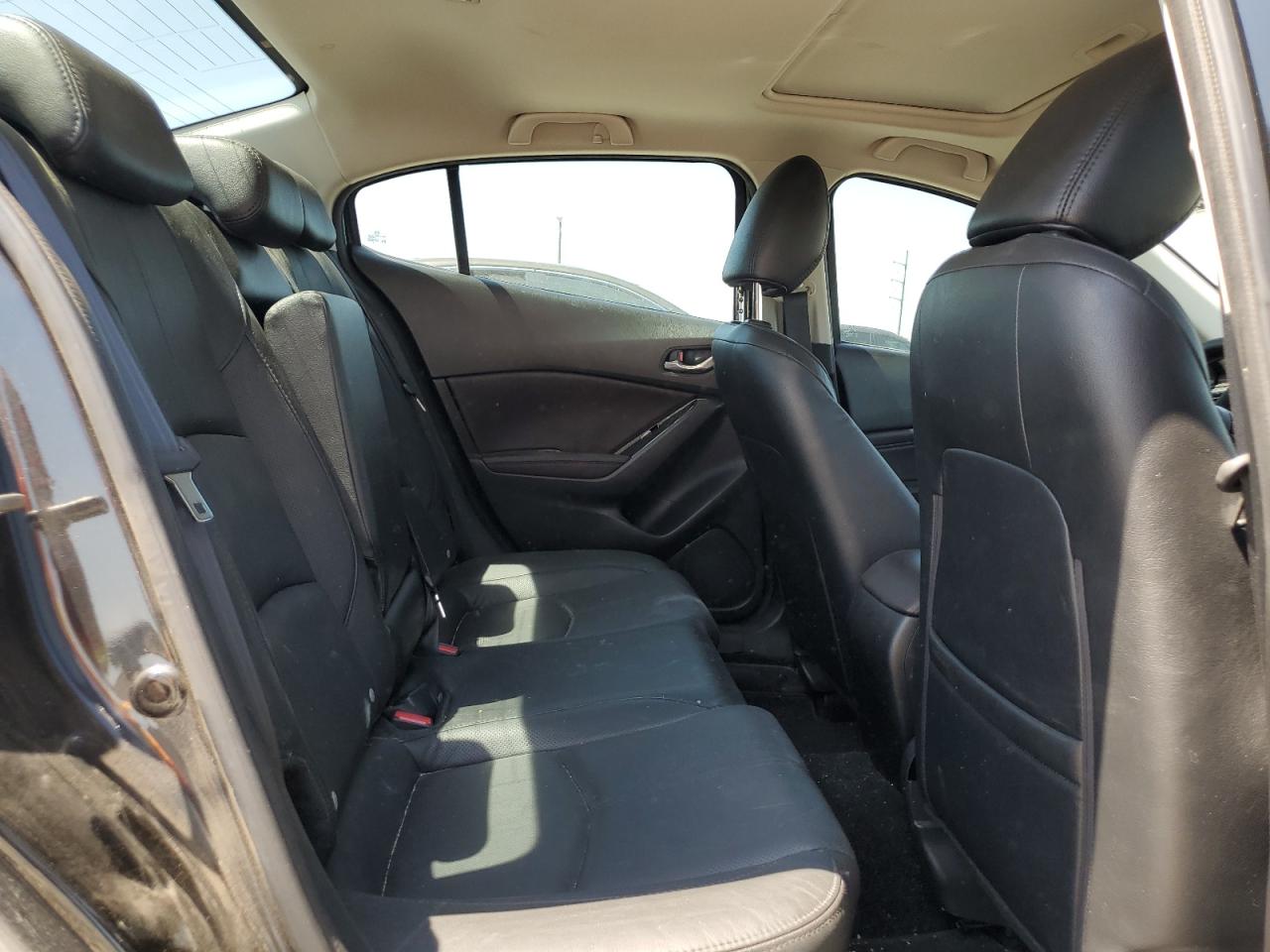 3MZBN1W3XJM229556 2018 Mazda 3 Grand Touring