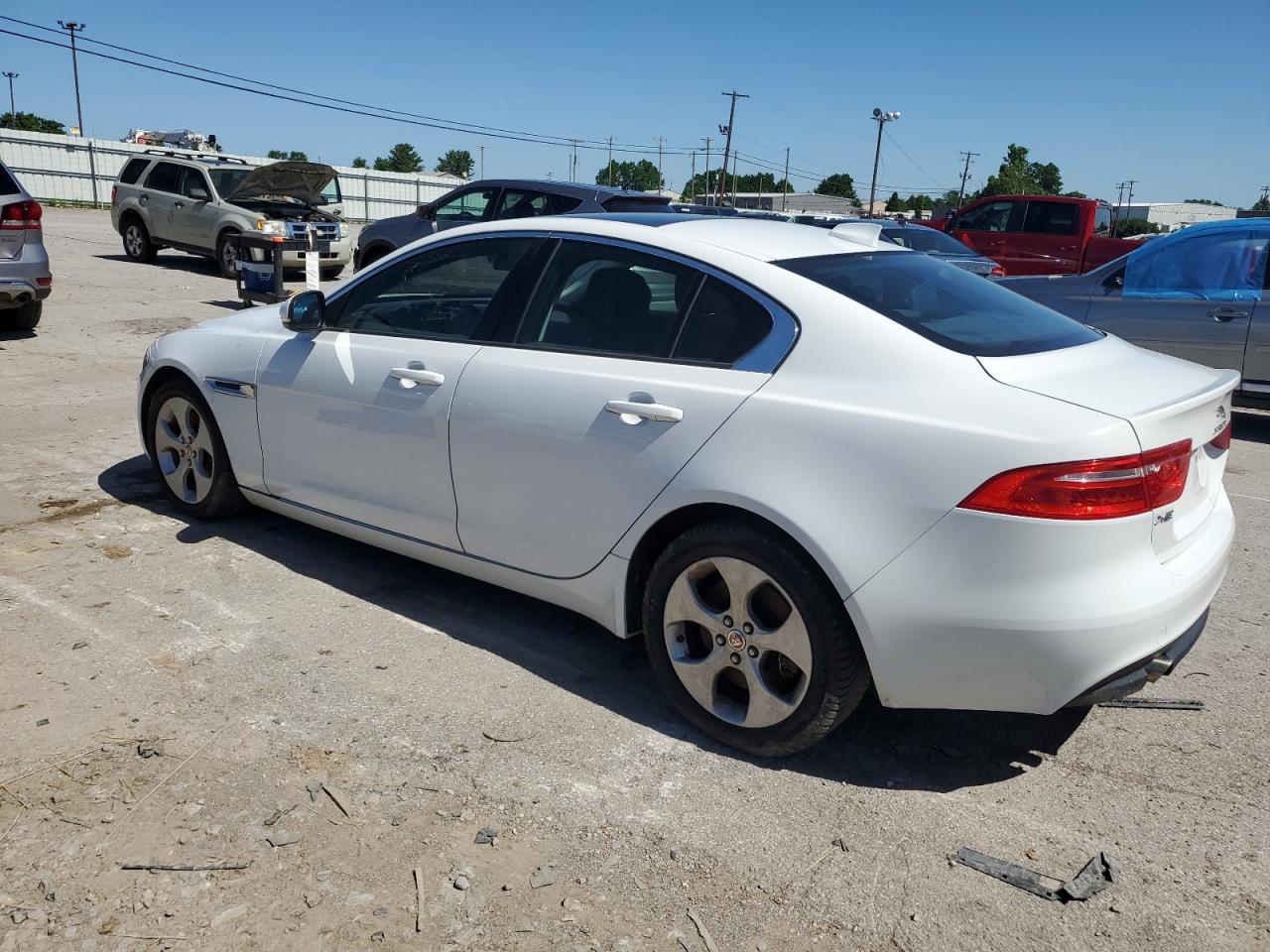 2018 Jaguar Xe vin: SAJAR4FX2JCP38860