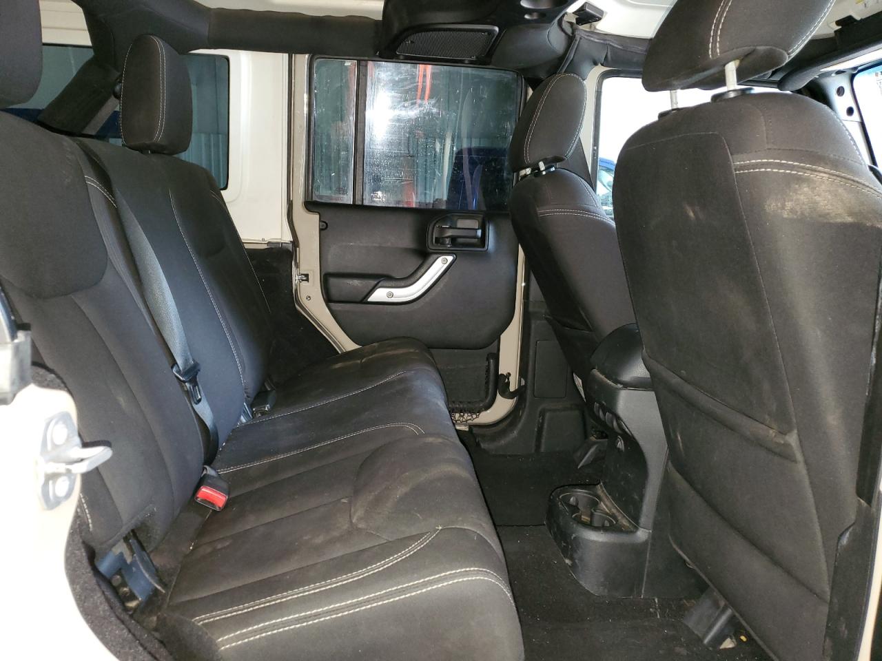 1C4BJWEG2GL317415 2016 Jeep Wrangler Unlimited Sahara