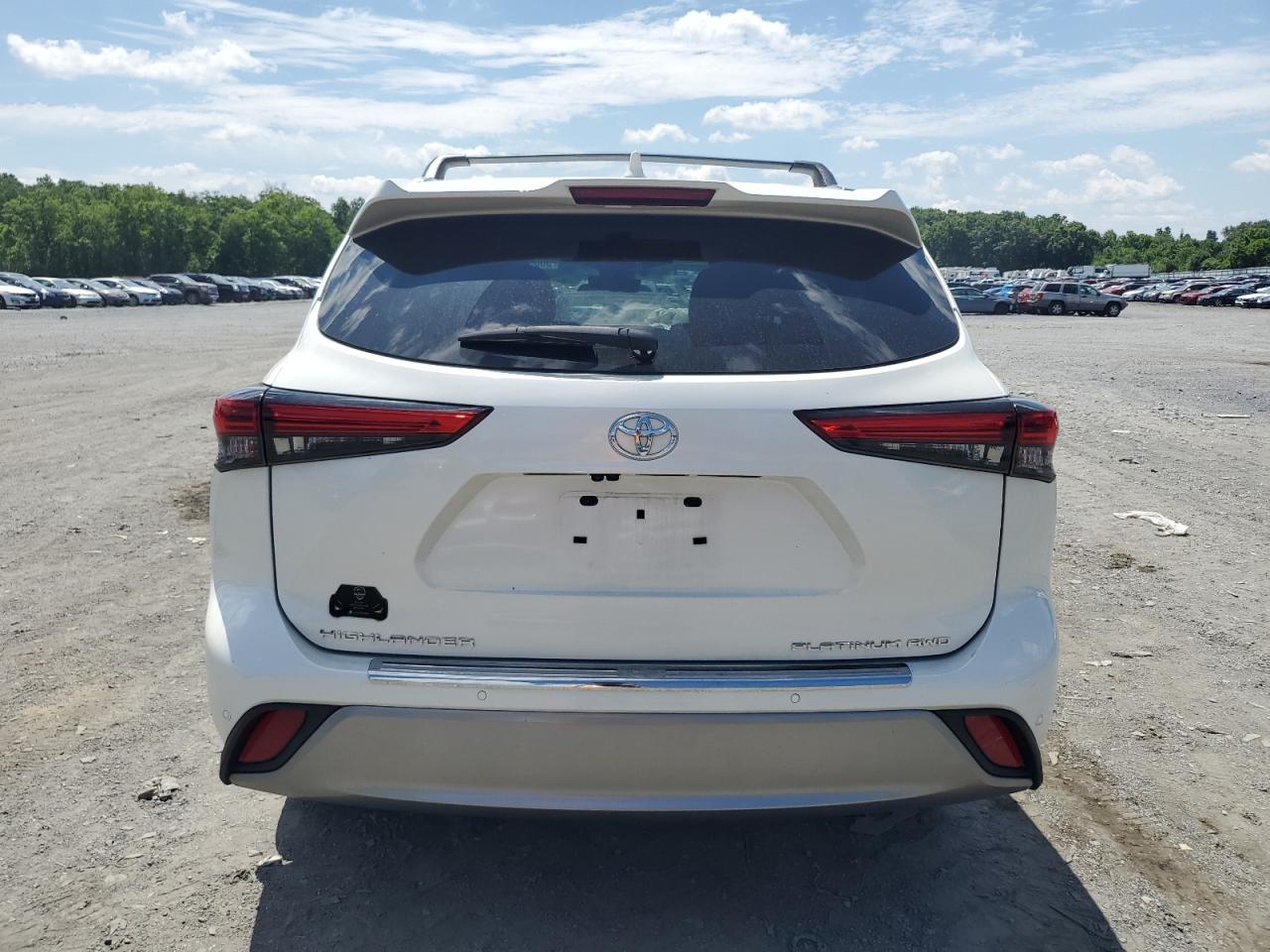 5TDFZRBH4MS136142 2021 Toyota Highlander Platinum