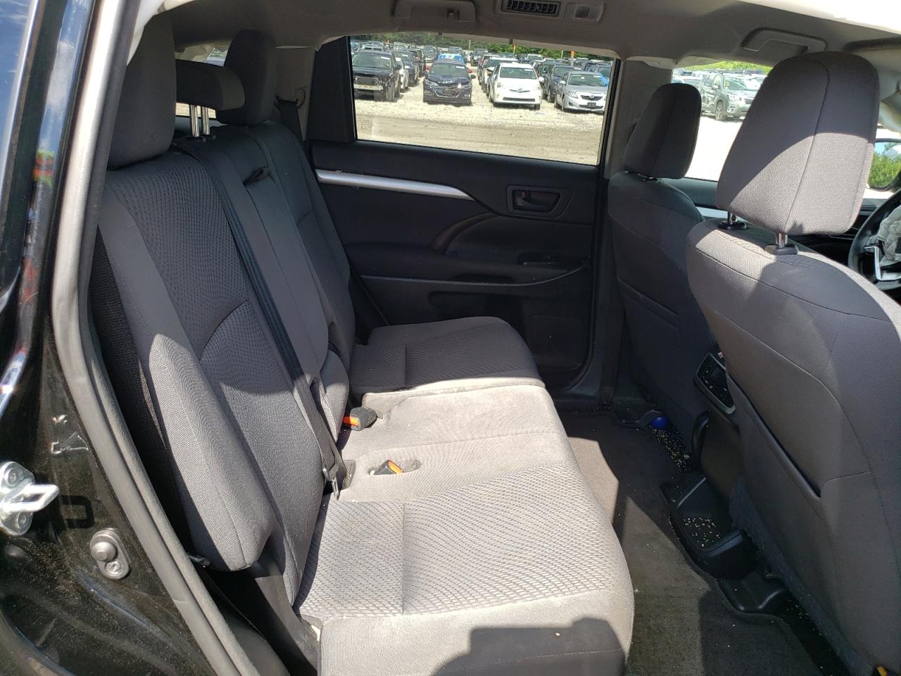 5TDBKRFH9FS139036 2015 Toyota Highlander Le