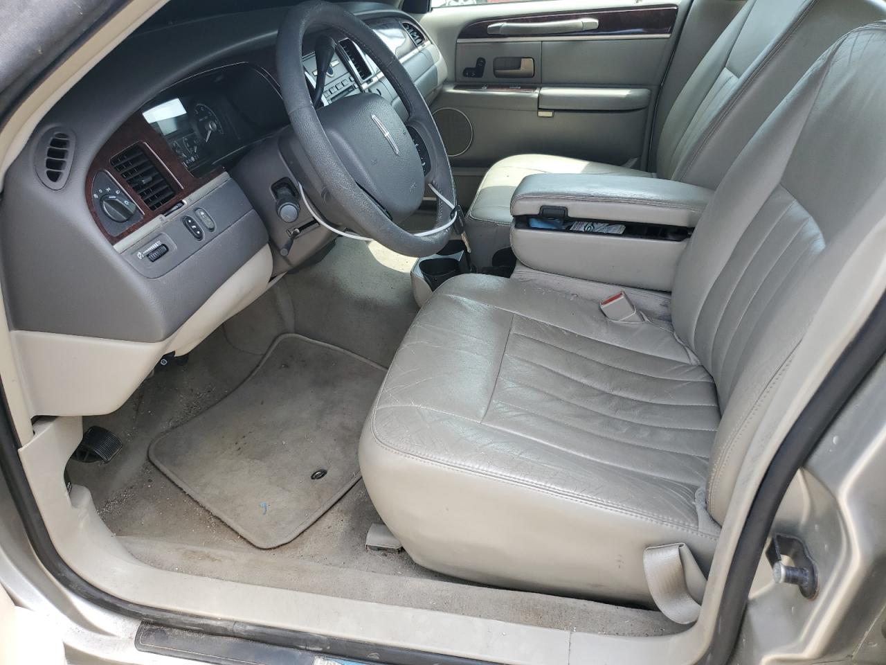 1LNHM81V47Y621877 2007 Lincoln Town Car Signature