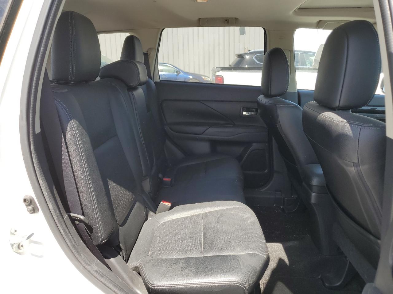 JA4JZ4AX2GZ031649 2016 Mitsubishi Outlander Gt