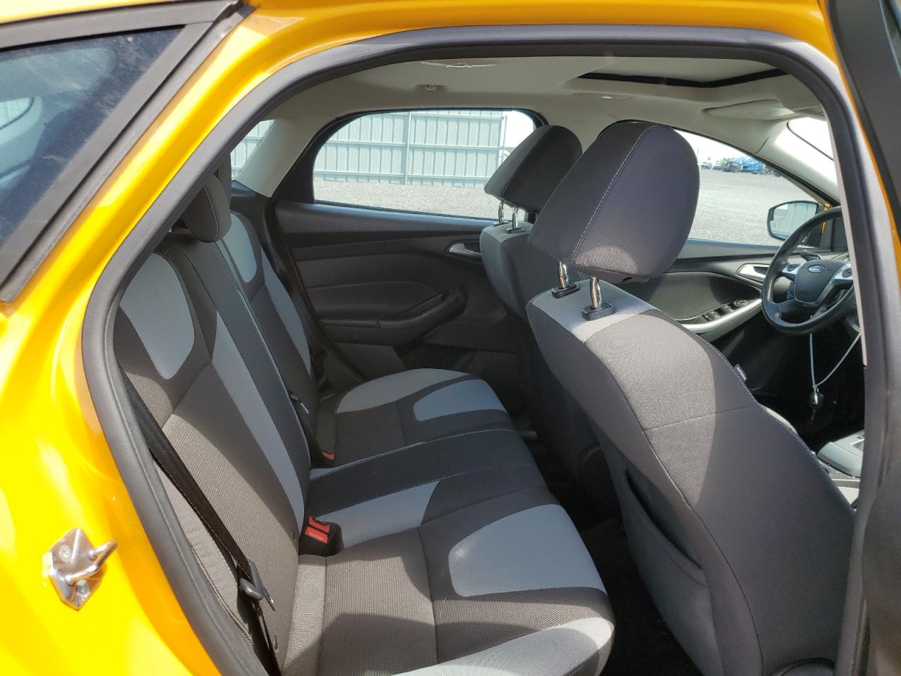 1FAHP3K28CL438563 2012 Ford Focus Se