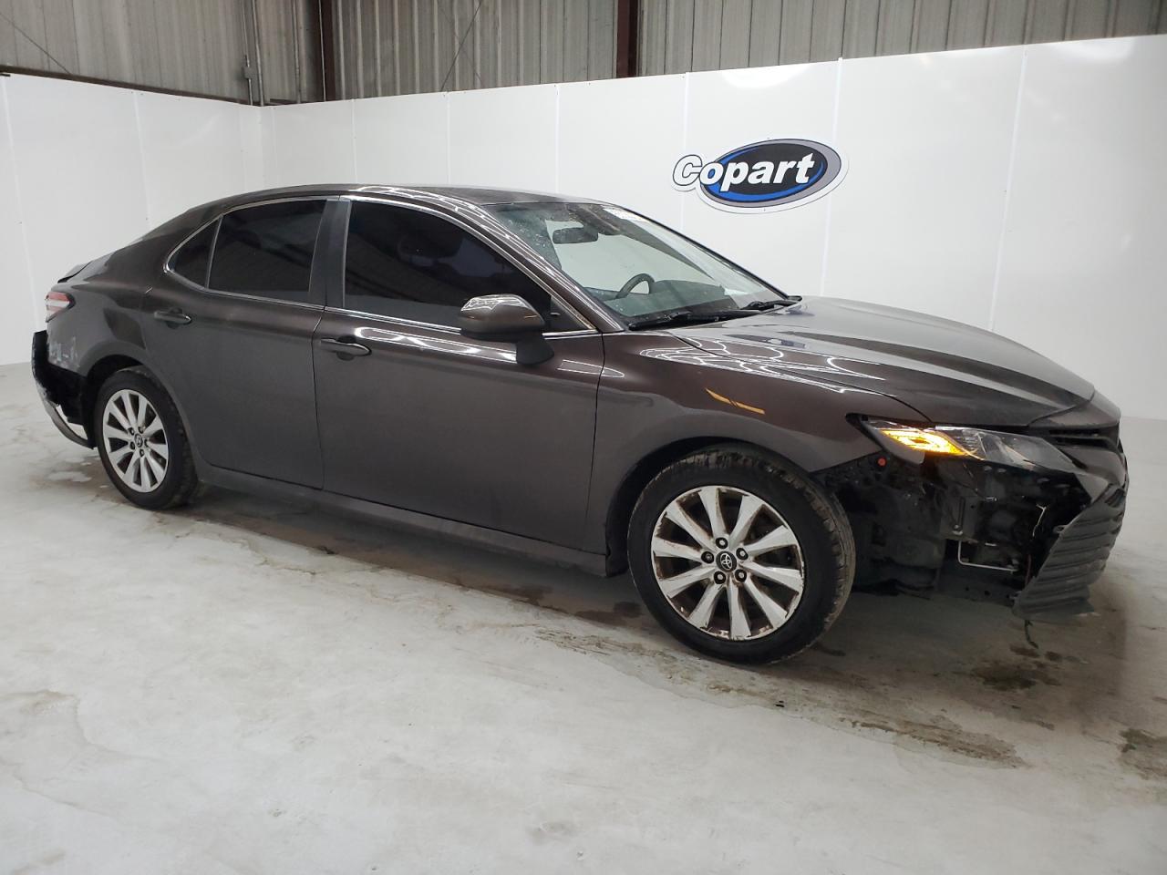 2020 Toyota Camry Le vin: 4T1C11AK6LU901706