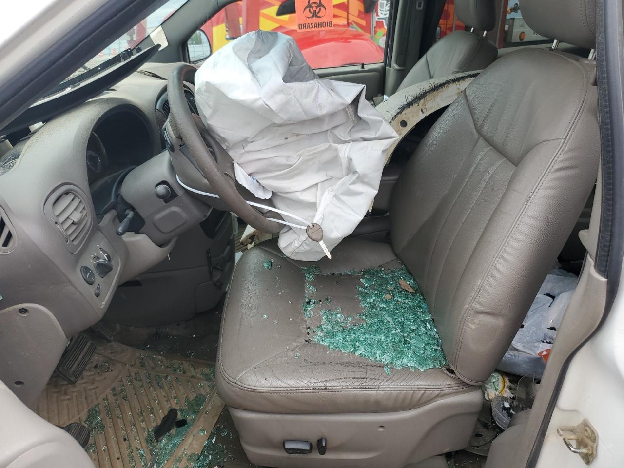 2C4GP54L12R673772 2002 Chrysler Town & Country Lxi