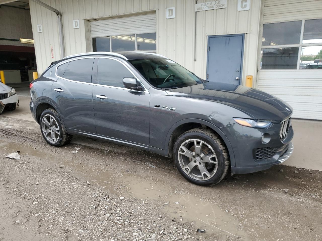 ZN661XUL0HX235214 2017 Maserati Levante Luxury