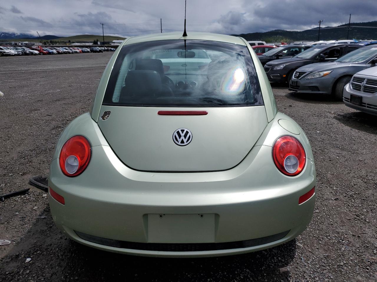 3VWSW31C46M402799 2006 Volkswagen New Beetle 2.5L Option Package 2