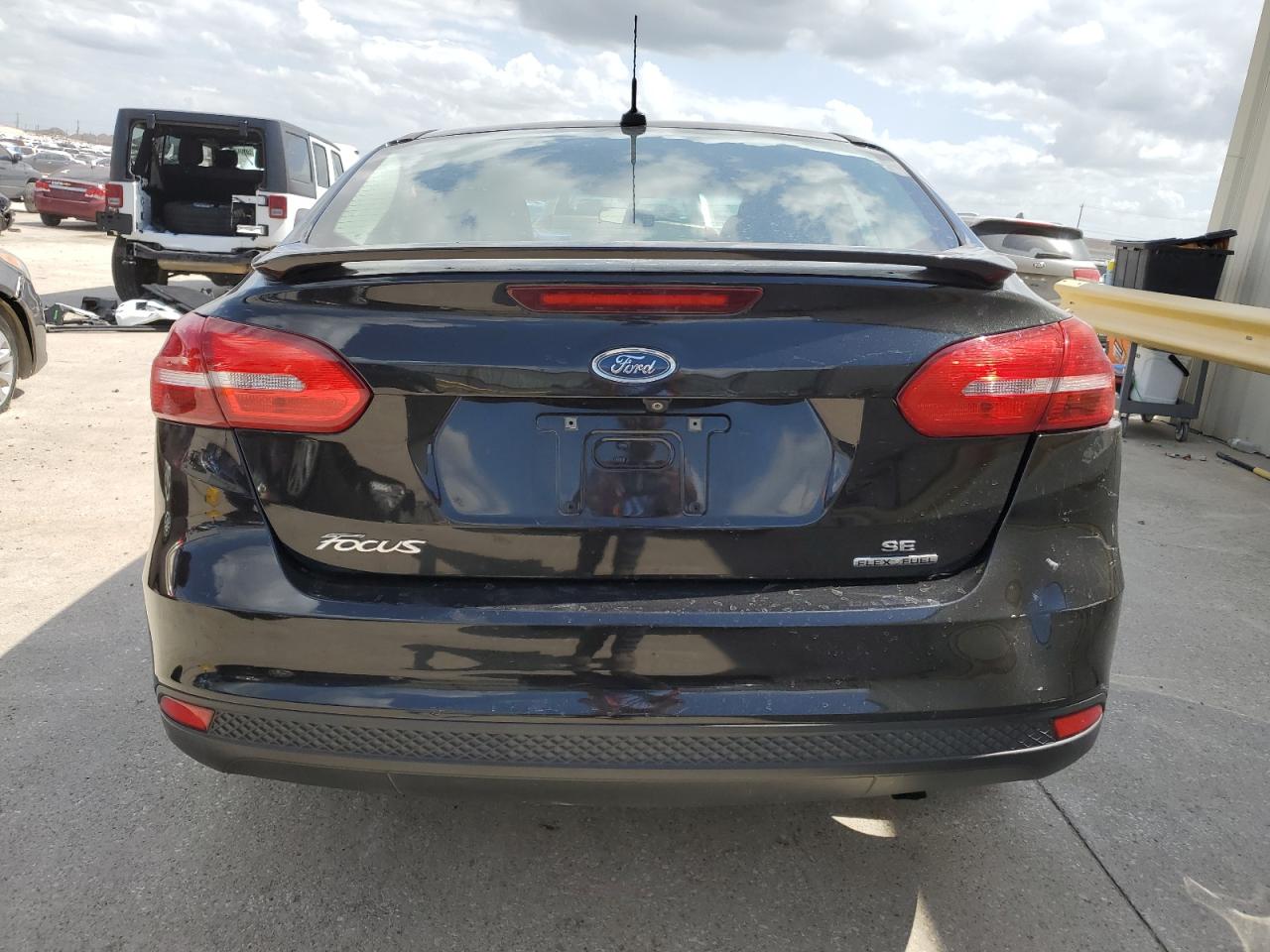 2015 Ford Focus Se vin: 1FADP3F28FL384534